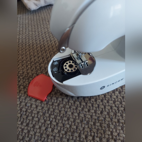 Singer Stitch Sew Quick 2 Hand-held Mini Sewing Machine - Picture 9 of 10